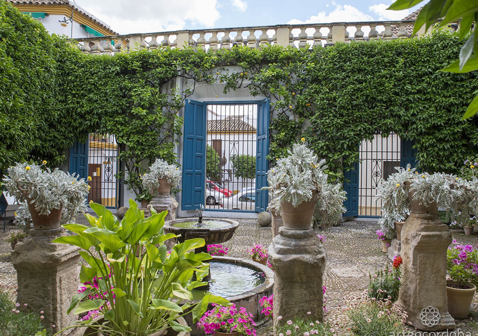 tours accesibles a los Patios del Alcázar Viejo en Córdoba